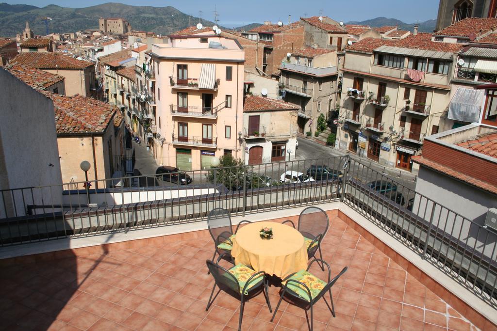 Case Spazioscena - Polimnia Castelbuono  Bilik gambar