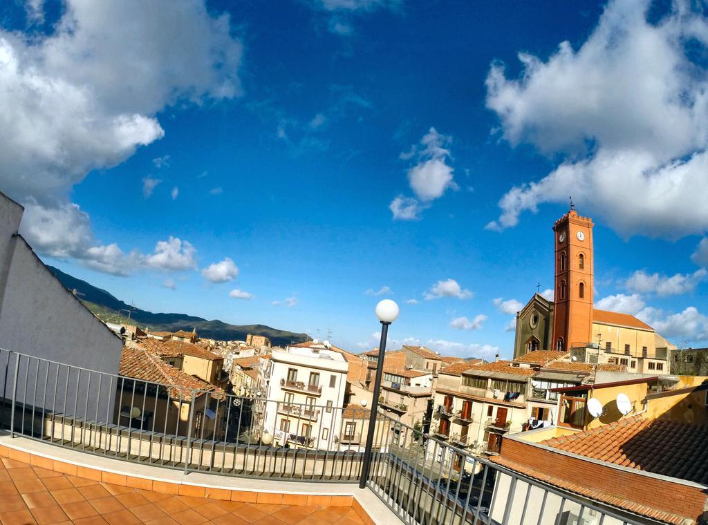 Case Spazioscena - Polimnia Castelbuono  Luaran gambar